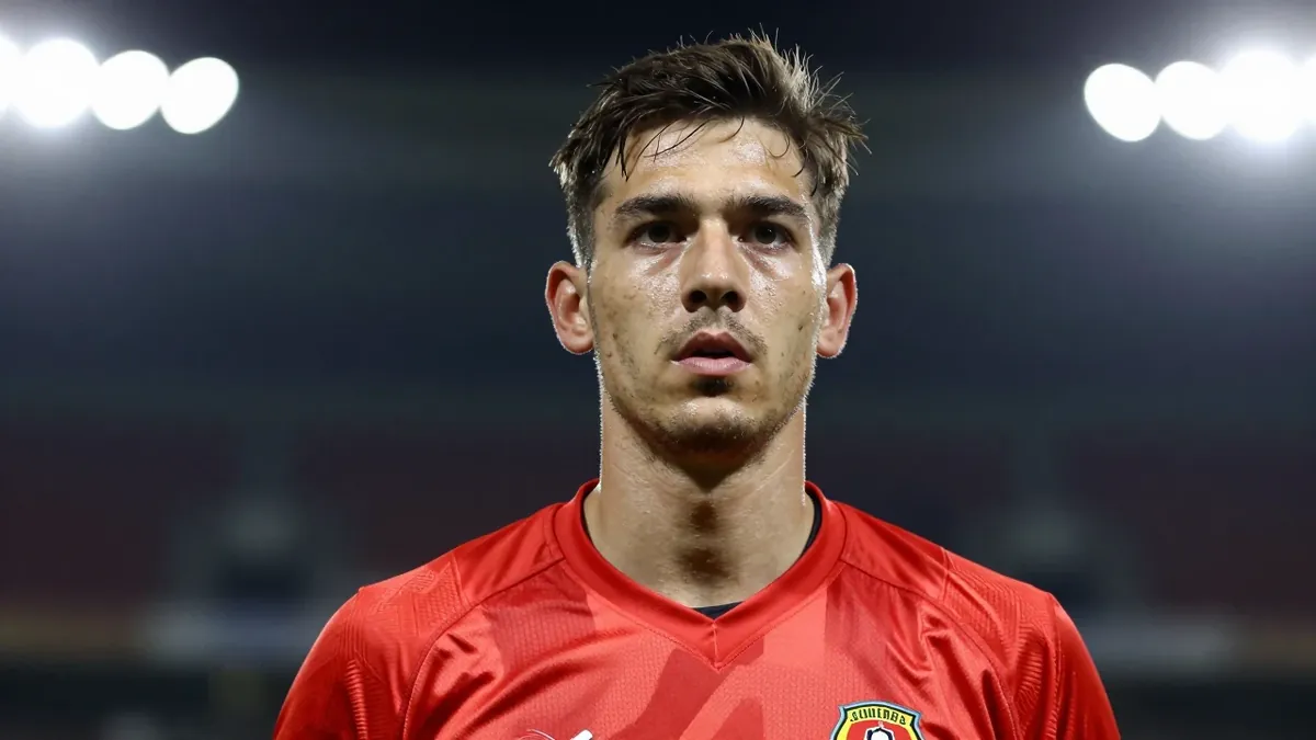 Adi Hütter benennt Noah Atubolu zur klaren Nummer eins im Tor, während die Defensive vor dem Saisonauftakt gegen Union...