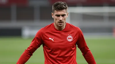 Eintracht Frankfurt prüft die Verpflichtung von Lilian Brassier, bevor das Transferfenster schließt, und hat 10 Millionen...
