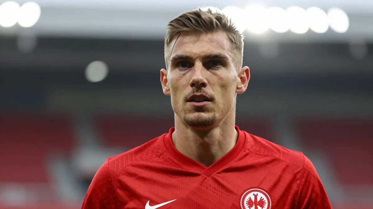 Eintracht Frankfurt steht vor dem Bundesliga-Spiel gegen Augsburg auf Platz 9 der Tabelle mit einem Punkt aus einem Spiel...