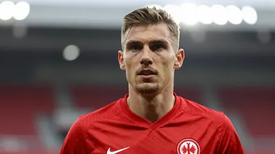 Eintracht Frankfurt steht vor dem Bundesliga-Spiel gegen Augsburg auf Platz 9 der Tabelle mit einem Punkt aus einem Spiel...
