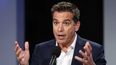 TV-Experte Marcel Reif analysiert in seiner Sendung die Gründe für das Scheitern von Sportvorstand Markus Krösche bei...