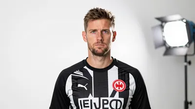 Eintracht-Frankfurt-Trainer Adi Hütter hält sich zurück, entscheidet sich für Santos oder Zetterer im Tor