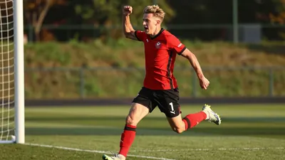 Eintracht Frankfurt hat im 19. Bundesliga-Anlauf erst den zweiten Sieg am Rhein gefeiert und Mainz 05 mit 3:1 geschlagen...