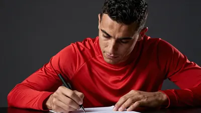 Eintracht Frankfurt holt Innenverteidiger Lilian Brassier von Stade Rennes für etwa 10 Millionen Euro kurz vor...