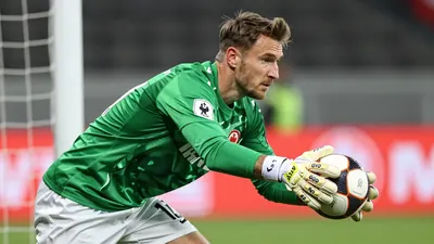 Eintracht Frankfurt soll den Freiburger Torwart Noah Atubolu verpflichten