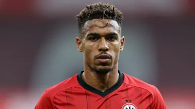 Eintracht Frankfurt hat den nigerianischen Mittelfeldspieler Raphael Onyedika bis 2031 verpflichtet